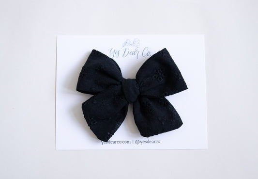 Black Eyelet | Large Pinwheel